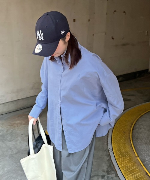 ABYS（アビス）の「ワンポイント刺繍BIGシャツ（シャツ/ブラウス・レディース・ホワイト/ブルー/ライトイエロー・MEDIUM/LARGE）」の3枚目の写真