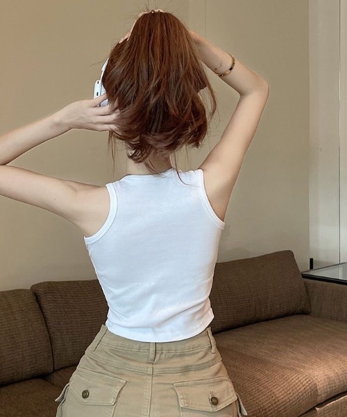 NANEA(ナネア)の「フックショルダーフロントロゴタンクトップ(タンクトップ・レディース・ベージュ/ホワイト/ブラック・LARGE/MEDIUM/SMALL)」の6枚目の写真