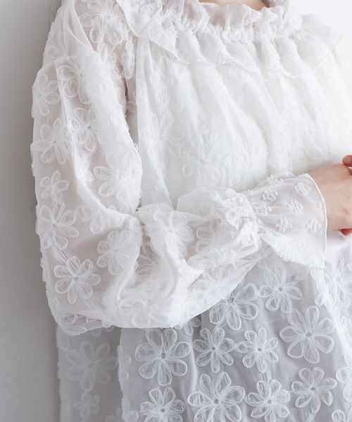 somari imagination(ソマリ イマジネーション)の「『チュールテープフラワー刺繍シアーブラウス』(シャツ/ブラウス・レディース・ブラック/オフホワイト・2/1)」の19枚目の写真