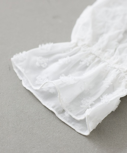 somari imagination(ソマリ イマジネーション)の「『チュールテープフラワー刺繍シアーブラウス』(シャツ/ブラウス・レディース・ブラック/オフホワイト・2/1)」の4枚目の写真