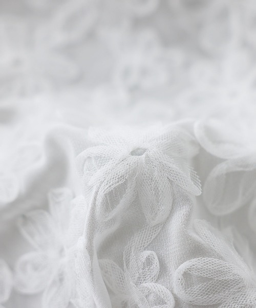 somari imagination(ソマリ イマジネーション)の「『チュールテープフラワー刺繍シアーブラウス』(シャツ/ブラウス・レディース・ブラック/オフホワイト・2/1)」の8枚目の写真