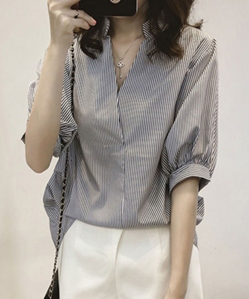 SallyLunn(サリーラン)の「バックボタン半袖ストライプシャツ(シャツ/ブラウス・レディース・ブラック/ブルー・MEDIUM/LARGE)」の8枚目の写真