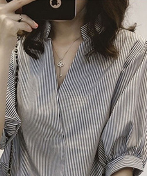 SallyLunn(サリーラン)の「バックボタン半袖ストライプシャツ(シャツ/ブラウス・レディース・ブラック/ブルー・MEDIUM/LARGE)」の9枚目の写真