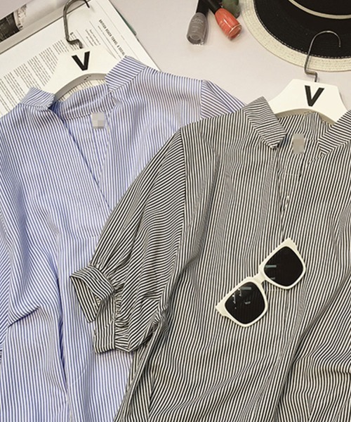 SallyLunn(サリーラン)の「バックボタン半袖ストライプシャツ(シャツ/ブラウス・レディース・ブラック/ブルー・MEDIUM/LARGE)」の11枚目の写真