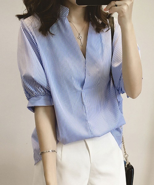 SallyLunn(サリーラン)の「バックボタン半袖ストライプシャツ(シャツ/ブラウス・レディース・ブラック/ブルー・MEDIUM/LARGE)」の4枚目の写真