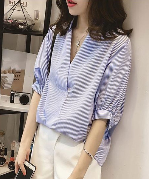 SallyLunn(サリーラン)の「バックボタン半袖ストライプシャツ(シャツ/ブラウス・レディース・ブラック/ブルー・MEDIUM/LARGE)」の6枚目の写真