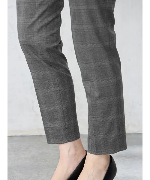 Perfect Suit FActory（パーフェクトスーツファクトリー）の「デレガントスーツ　テーパードパンツ　グレンチェック柄　グレー/ネイビー（スーツパンツ・レディース・グレー/ネイビー・11号/7号/9号/13号）」の9枚目の写真