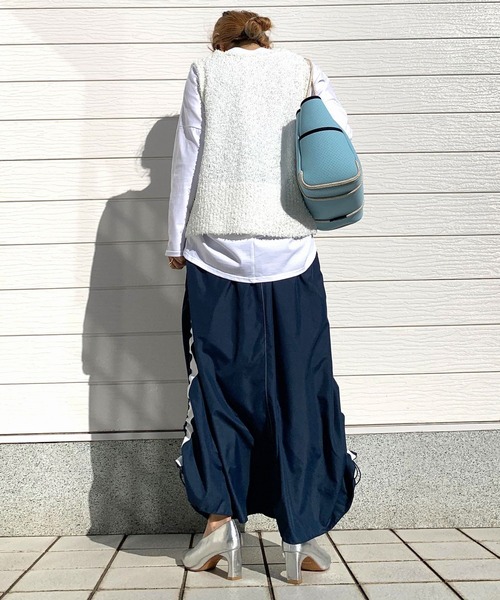 Q(キュー)の「サイドラインドロストスカート(スカート・レディース・ネイビー/オリーブ・MEDIUM)」の16枚目の写真