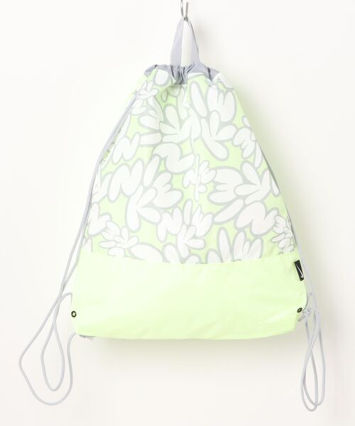 NIKE(ナイキ)の「NIKE/ナイキ プリントドローストリングプールバッグ キッズ バック 1994034(スイムグッズ・キッズ・サックスブルー/ピンク/ライム・FREE)」の2枚目の写真