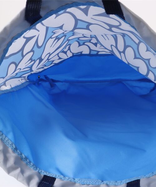 NIKE(ナイキ)の「NIKE/ナイキ プリントドローストリングプールバッグ キッズ バック 1994034(スイムグッズ・キッズ・サックスブルー/ピンク/ライム・FREE)」の6枚目の写真