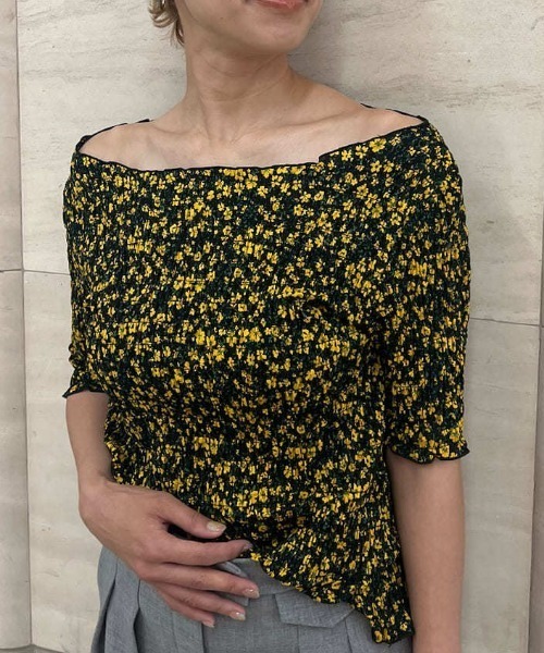 Mila Owen（ミラオーウェン）の「シャーリングブラウス（Tシャツ/カットソー・レディース・レッド/ホワイト/チャコールグレー/その他・1/0）」の4枚目の写真