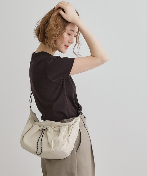 grove（グローブ）の「ドロストポケットナイロンショルダー（ショルダーバッグ・レディース・ライトベージュ/ダークグレー/ブラック/ライトグリーン・00）」の9枚目の写真