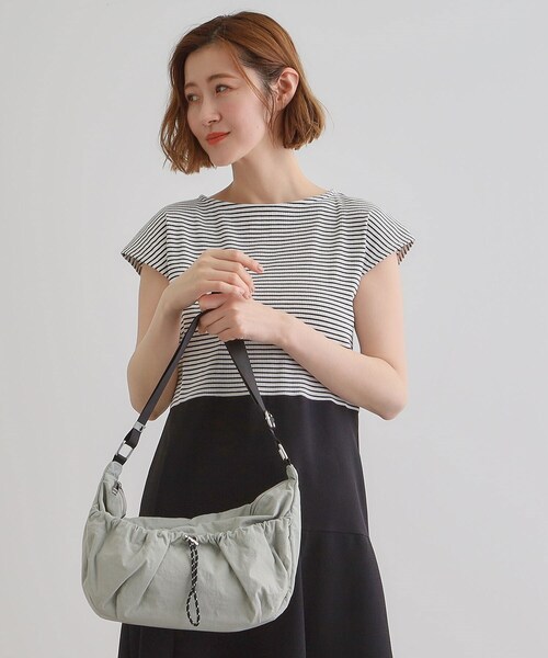 grove（グローブ）の「ドロストポケットナイロンショルダー（ショルダーバッグ・レディース・ライトベージュ/ダークグレー/ブラック/ライトグリーン・00）」の12枚目の写真