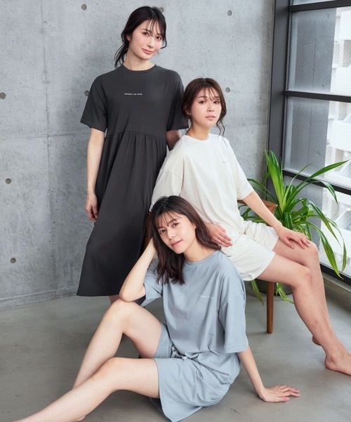 aimerfeel(エメフィール)の「▼シンプルロゴ 半袖 綿混 ワンピース(ルームワンピース・レディース・サックスブルー/オフホワイト/チャコールグレー・MEDIUM/LARGE)」の6枚目の写真