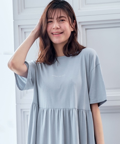 aimerfeel(エメフィール)の「▼シンプルロゴ 半袖 綿混 ワンピース(ルームワンピース・レディース・サックスブルー/オフホワイト/チャコールグレー・MEDIUM/LARGE)」の9枚目の写真