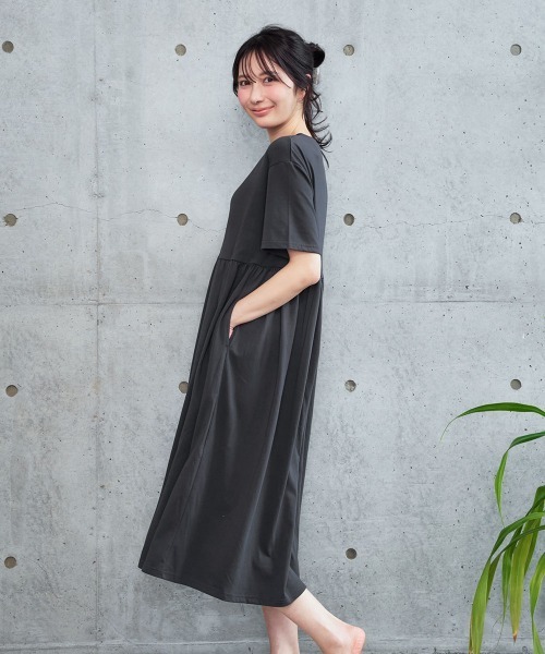 aimerfeel(エメフィール)の「▼シンプルロゴ 半袖 綿混 ワンピース(ルームワンピース・レディース・サックスブルー/オフホワイト/チャコールグレー・MEDIUM/LARGE)」の10枚目の写真