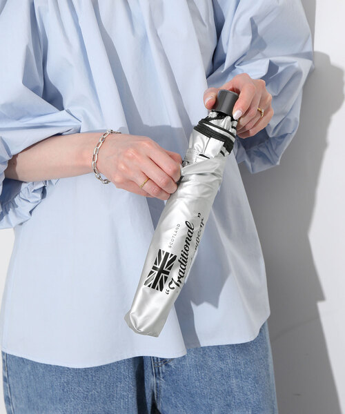 Traditional Weatherwear（トラディショナルウェザーウェア）の「《WEB限定/追加》TRADITIONAL WEATHERWEAR LIGHT WEIGHT UMBRELLA 晴雨兼用傘（折りたたみ傘・レディース・シルバー/ゴールド・FREE）」の7枚目の写真