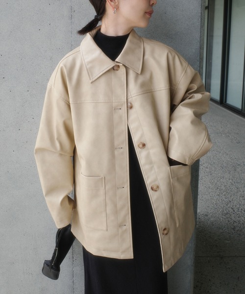 select MOCA by son(セレクトモカバイソン)の「ステンカラーフェイクレザージャケット【by SON】(ステンカラーコート・レディース・ブラウン/ブラック/アイボリー・SMALL/MEDIUM)」の2枚目の写真