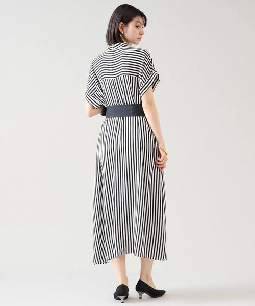 Tiara（ティアラ）の「ストライププリントバイカラーベルトワンピース（ワンピース・レディース・ホワイト・FREE）」の3枚目の写真