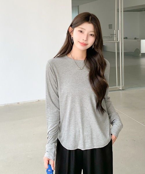 by LEGNA(バイレグナ)の「ラウンドヘム カットソー|長め丈 薄手ストレッチ(Tシャツ/カットソー・レディース・オフホワイト/杢グレー/チャコール/ライトイエロー/ブラック・FREE)」の3枚目の写真