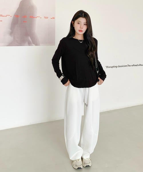 by LEGNA(バイレグナ)の「ラウンドヘム カットソー|長め丈 薄手ストレッチ(Tシャツ/カットソー・レディース・オフホワイト/杢グレー/チャコール/ライトイエロー/ブラック・FREE)」の9枚目の写真