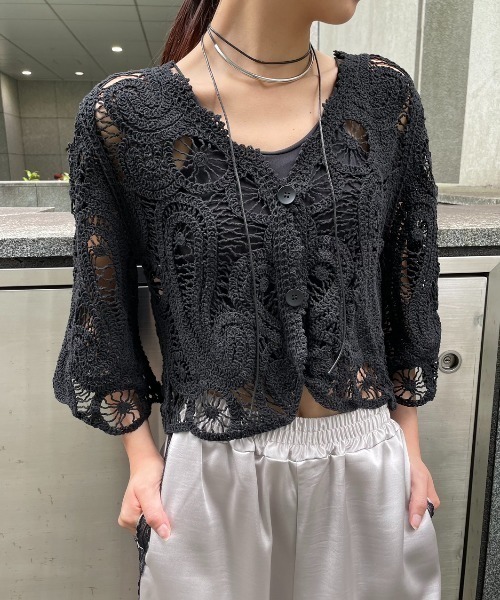 AIC.(エーアイシー)の「クロシェスカラップショートカーディガン(カーディガン/ボレロ・レディース・キナリ/ブラック・FREE)」の2枚目の写真