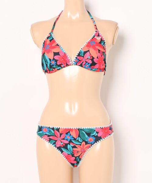 ROXY（ロキシー）の「【ROXY/ロキシー】24SS ARENA TRI/水陸両用三角ブラトップ・ショーツ・ドローコード付きマルチウェイスカート3点セット(水着)（水着・レディース・レッド/ピンク/グリーン・MEDIUM/SMALL/LARGE）」の5枚目の写真