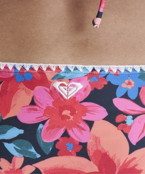 ROXY（ロキシー）の「【ROXY/ロキシー】24SS ARENA TRI/水陸両用三角ブラトップ・ショーツ・ドローコード付きマルチウェイスカート3点セット(水着)（水着・レディース・レッド/ピンク/グリーン・MEDIUM/SMALL/LARGE）」の17枚目の写真