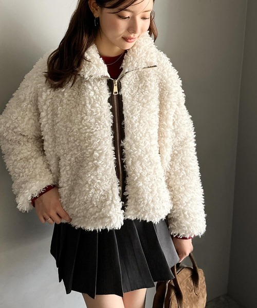 mily bilet(ミウィビレット)の「【mily bilet】ふわふわのボリューム感♪フェイクレザーテープ使いプードルファーブルゾン(ブルゾン・レディース・ブラウン/アイボリー/ベージュ・LARGE/MEDIUM/SMALL/X-LARGE)」の10枚目の写真
