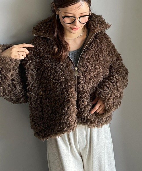 mily bilet(ミウィビレット)の「【mily bilet】ふわふわのボリューム感♪フェイクレザーテープ使いプードルファーブルゾン(ブルゾン・レディース・ブラウン/アイボリー/ベージュ・LARGE/MEDIUM/SMALL/X-LARGE)」の20枚目の写真