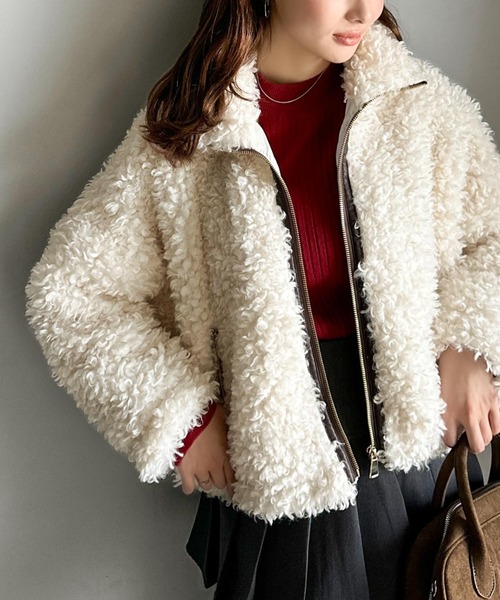 mily bilet(ミウィビレット)の「【mily bilet】ふわふわのボリューム感♪フェイクレザーテープ使いプードルファーブルゾン(ブルゾン・レディース・ブラウン/アイボリー/ベージュ・LARGE/MEDIUM/SMALL/X-LARGE)」の4枚目の写真