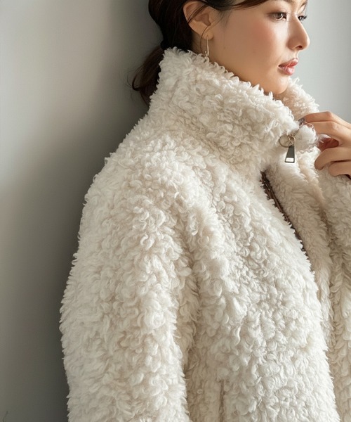 mily bilet(ミウィビレット)の「【mily bilet】ふわふわのボリューム感♪フェイクレザーテープ使いプードルファーブルゾン(ブルゾン・レディース・ブラウン/アイボリー/ベージュ・LARGE/MEDIUM/SMALL/X-LARGE)」の6枚目の写真