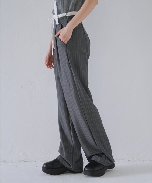 Uenui（ウニュイ）の「ストライプ ワイド パンツ（その他パンツ・レディース・グレー/ネイビー・FREE）」の4枚目の写真