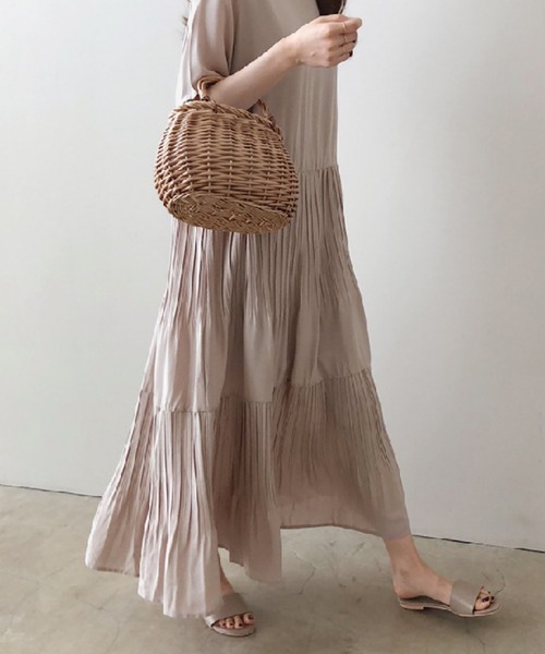 VIBGYOR(ヴィブジョー)の「urbanfemine./ダブルプリーツワンピース U7082(ワンピース・レディース・ベージュ/ブラック/ブルー/ネイビー・FREE)」の7枚目の写真