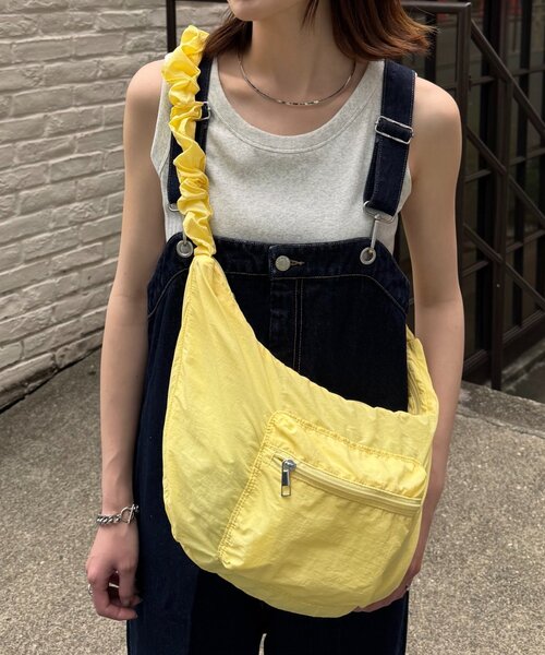 CIAOPANIC TYPY（チャオパニックティピー）の「【yukino企画】ナイロンギャザーショルダーポケット付きショルダー（トートバッグ・レディース・イエロー/チャコールグレー/オフホワイト/サックスブルー・ONE SIZE）」の4枚目の写真