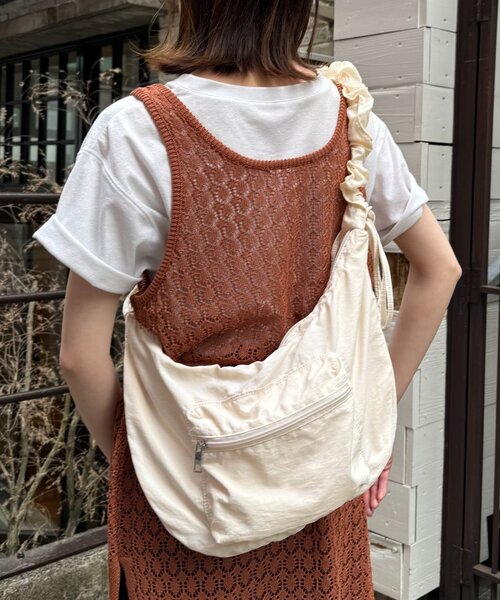 CIAOPANIC TYPY（チャオパニックティピー）の「【yukino企画】ナイロンギャザーショルダーポケット付きショルダー（トートバッグ・レディース・イエロー/チャコールグレー/オフホワイト/サックスブルー・ONE SIZE）」の5枚目の写真