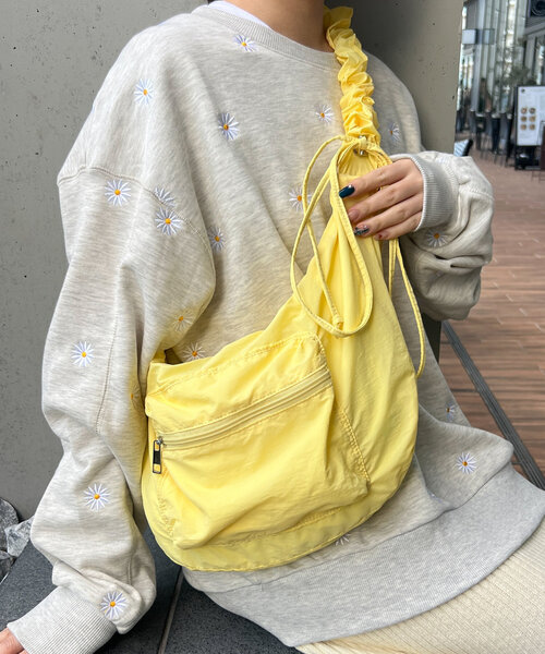 CIAOPANIC TYPY（チャオパニックティピー）の「【yukino企画】ナイロンギャザーショルダーポケット付きショルダー（トートバッグ・レディース・イエロー/チャコールグレー/オフホワイト/サックスブルー・ONE SIZE）」の9枚目の写真