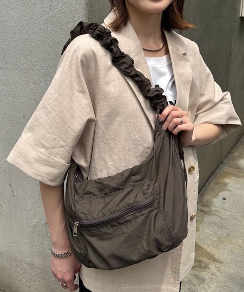 CIAOPANIC TYPY（チャオパニックティピー）の「【yukino企画】ナイロンギャザーショルダーポケット付きショルダー（トートバッグ・レディース・イエロー/チャコールグレー/オフホワイト/サックスブルー・ONE SIZE）」の12枚目の写真