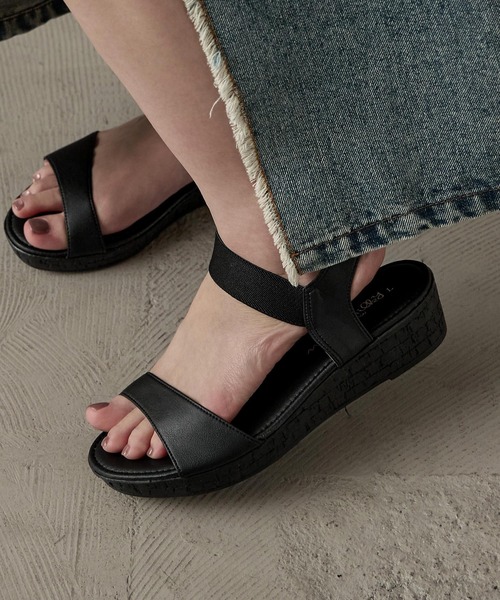 Fashion Letter(ファッションレター)の「日本製 ストラップ付き スポーツサンダル レディース(サンダル・レディース・ブラック/ゴールド/ブロンズ・LL/L/M/S)」の1枚目の写真