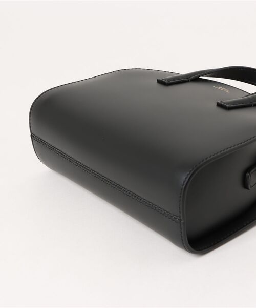 A.P.C.（アーペーセー）の「TOTE DEMI-LUNE SMALL（トートバッグ・レディース・ブラック/ベージュ系その他・ONESIZE）」の4枚目の写真