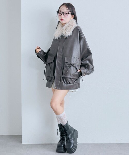 OLIVE des OLIVE(オリーブデオリーブ)の「【ファー取り外し可能】ファーティペットエコレザーブルゾン(ライダースジャケット・レディース・ブラック/ブラウン/アイボリー・FREE)」の7枚目の写真