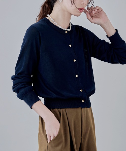 etoll.(エトル)の「UVカットクルーネックシアーカーディガン(カーディガン/ボレロ・レディース・レッド/ブラック/ネイビー/グレー/オフホワイト・M)」の4枚目の写真