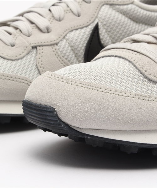 NIKE（ナイキ）の「NIKE インターナショナリスト（スニーカー・レディース・ホワイト/ダークグリーン・24/24.5/23.5）」の6枚目の写真