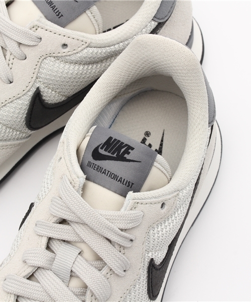 NIKE（ナイキ）の「NIKE インターナショナリスト（スニーカー・レディース・ホワイト/ダークグリーン・24/24.5/23.5）」の7枚目の写真