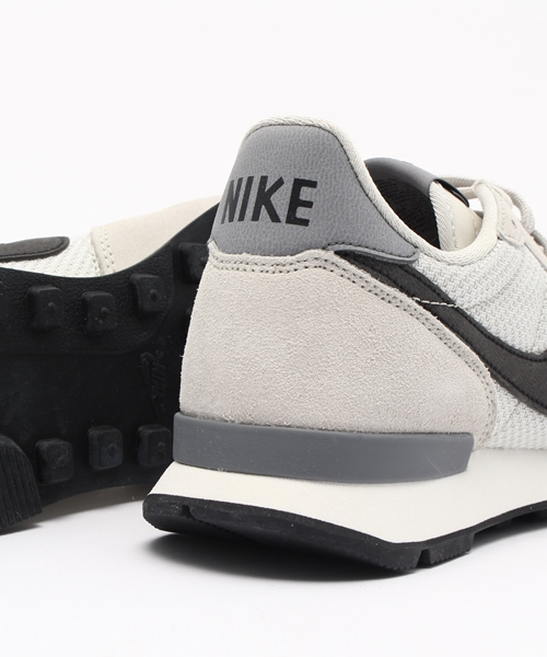 NIKE（ナイキ）の「NIKE インターナショナリスト（スニーカー・レディース・ホワイト/ダークグリーン・24/24.5/23.5）」の8枚目の写真