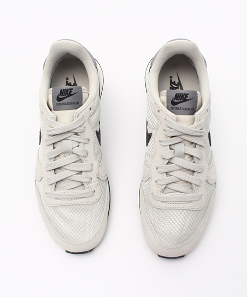 NIKE（ナイキ）の「NIKE インターナショナリスト（スニーカー・レディース・ホワイト/ダークグリーン・24/24.5/23.5）」の9枚目の写真