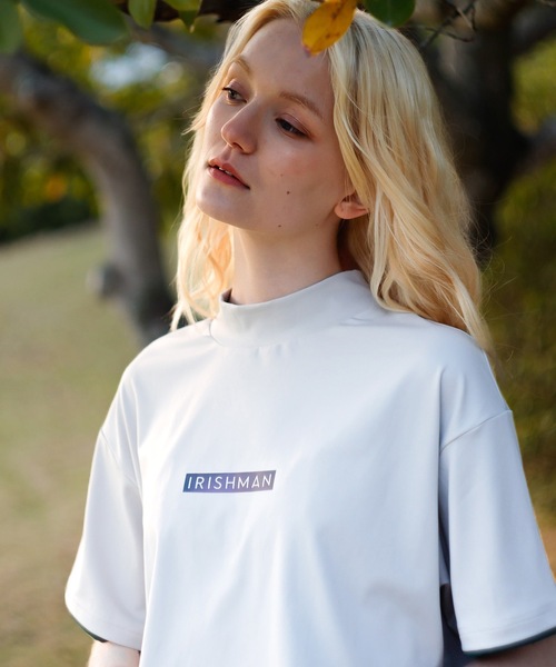 IRISHMAN(アイリッシュマン)の「【AURORA REFLECT】signature logo mock neck pullover / 光るモックネックプルオーバー(UNISEX)(Tシャツ/カットソー・メンズ・ライトグレー/ベージュ/グレー・L/M/S/XL)」の2枚目の写真