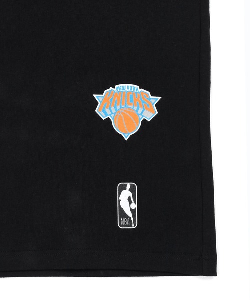 The DUFFER of ST.GEORGE(ザダファーオブセントジョージ)の「NBA「NEW YORK KNICKS」:NBA別注 ニューヨークニックス Tシャツ(Tシャツ/カットソー・メンズ・ブラック・SMALL/MEDIUM/LARGE)」の10枚目の写真