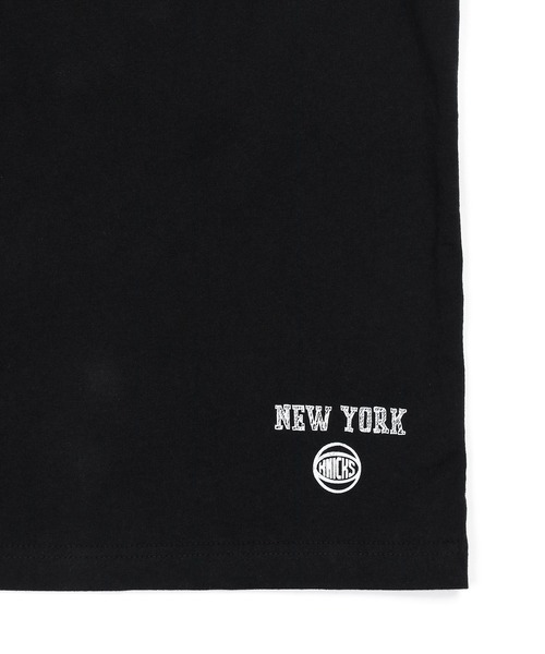 The DUFFER of ST.GEORGE(ザダファーオブセントジョージ)の「NBA「NEW YORK KNICKS」:NBA別注 ニューヨークニックス Tシャツ(Tシャツ/カットソー・メンズ・ブラック・SMALL/MEDIUM/LARGE)」の11枚目の写真