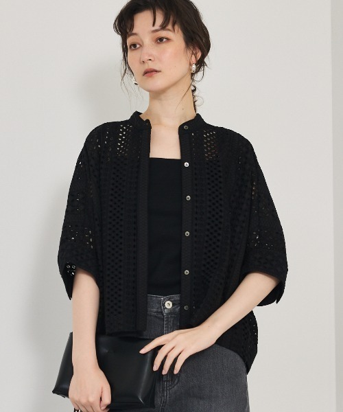 qualite（カリテ）の「レースハーフスリーブシャツ/夏服/オフィスカジュアル（シャツ/ブラウス・レディース・ブラック/オフホワイト・フリー）」の2枚目の写真